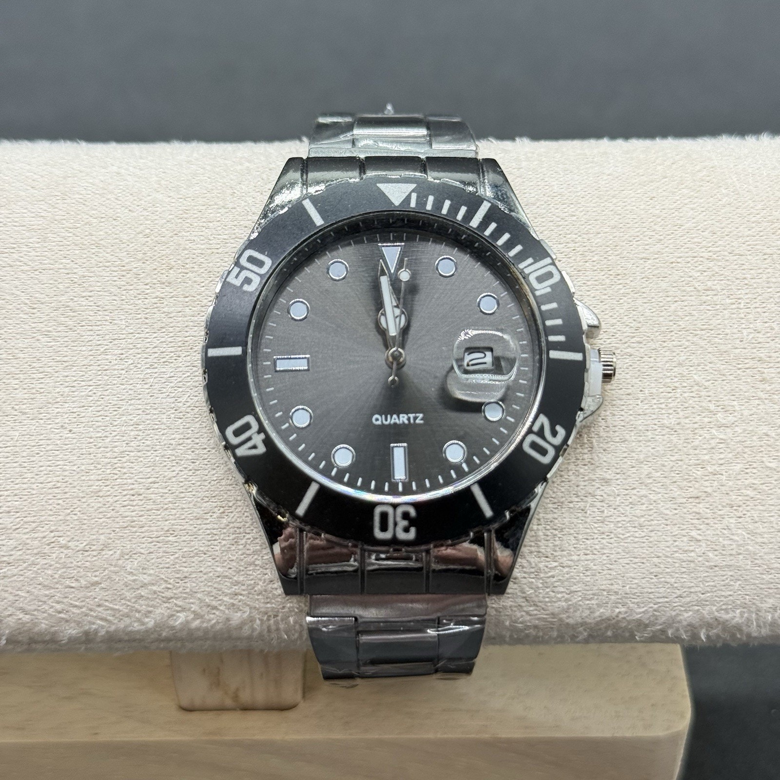 Unbranded Mens Sport Quartz Watch Black Dial Silver Stainless Steel Band Date